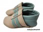 Preview: Lederpuschen als Turnschuh beige-pastelltürkis, Schnürsenkel gestickt anthrazit pasteltürkis und Streifen pastelltürkis